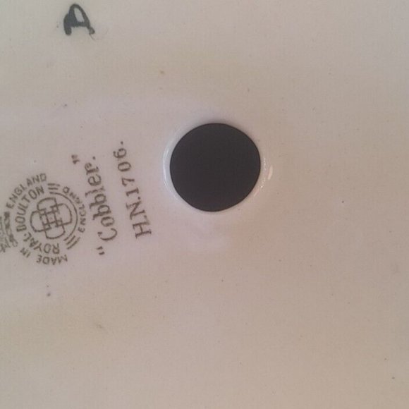 Vintage Royal Doulton Figure Cobbler HN 1706 1935-1969 by C J Noke - Picture 12 of 13